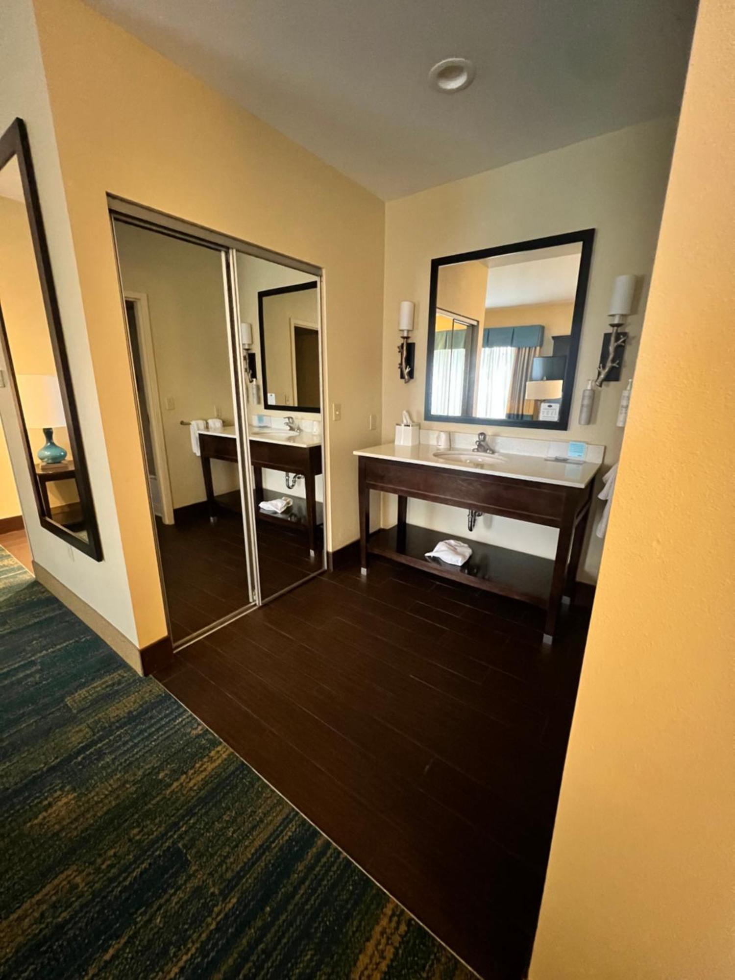 Hampton Inn & Suites Stroudsburg Bartonsville Poconos Exterior foto